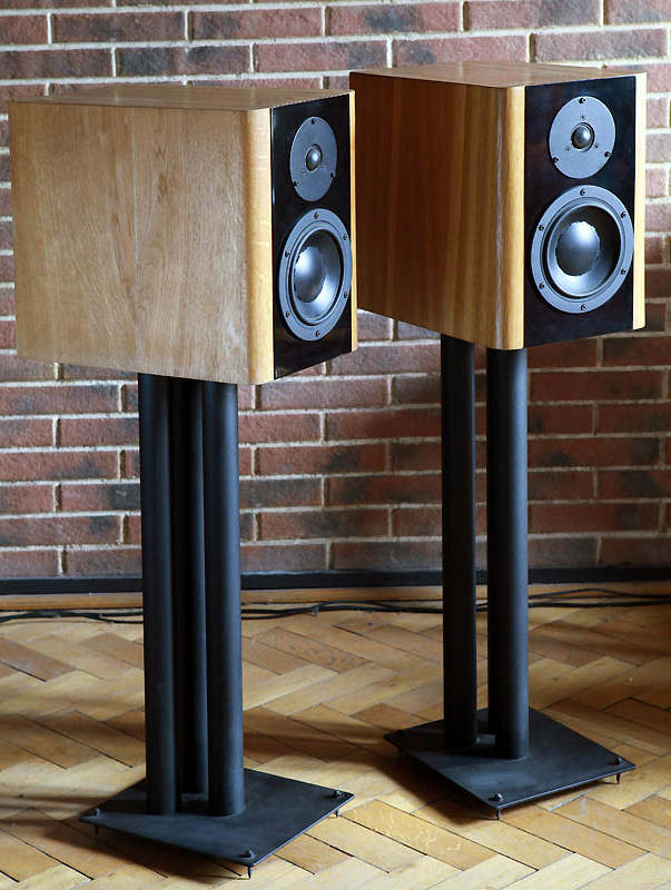 Dynaudio_na_standach